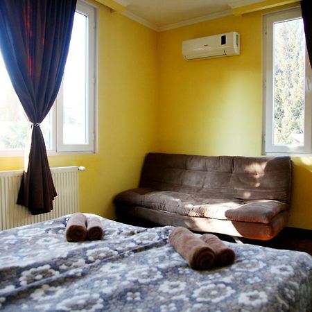 Guesthouse Different Tbilisi Exterior foto
