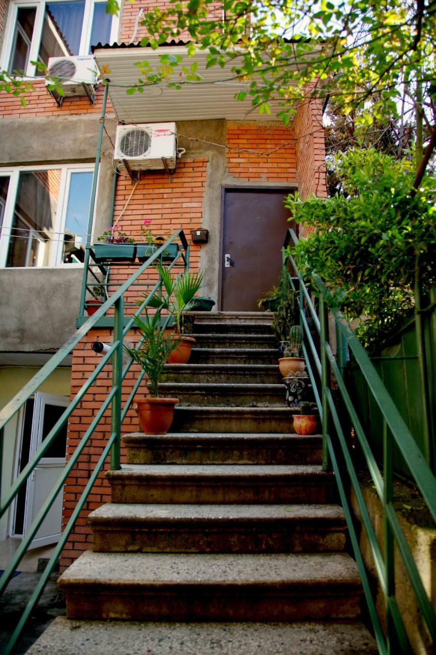 Guesthouse Different Tbilisi Exterior foto