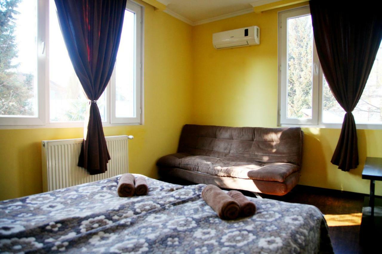 Guesthouse Different Tbilisi Exterior foto