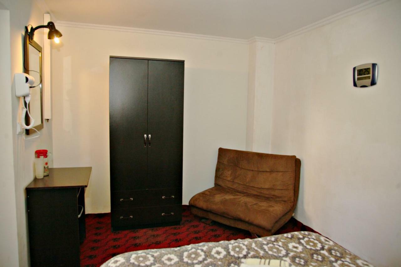 Guesthouse Different Tbilisi Exterior foto
