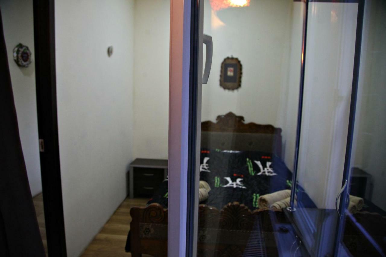 Guesthouse Different Tbilisi Exterior foto