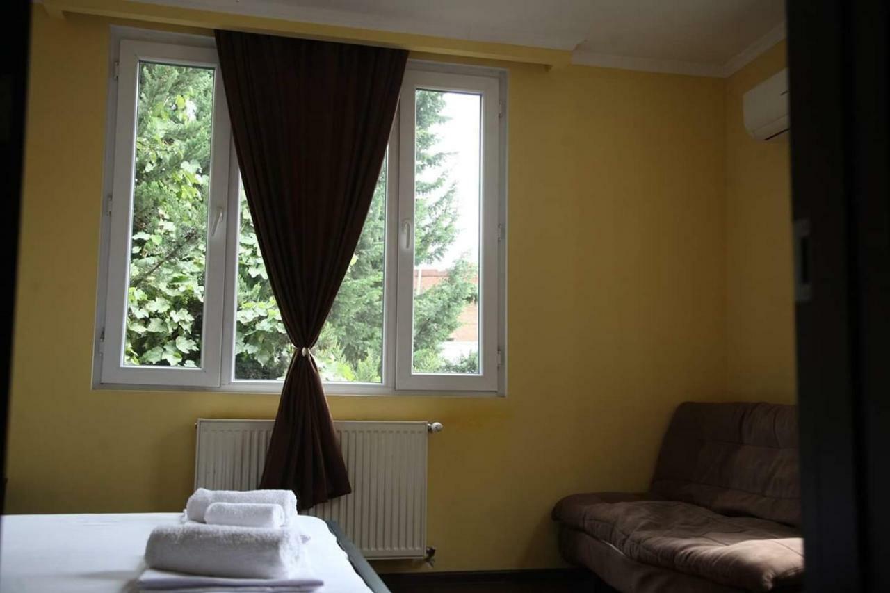 Guesthouse Different Tbilisi Exterior foto