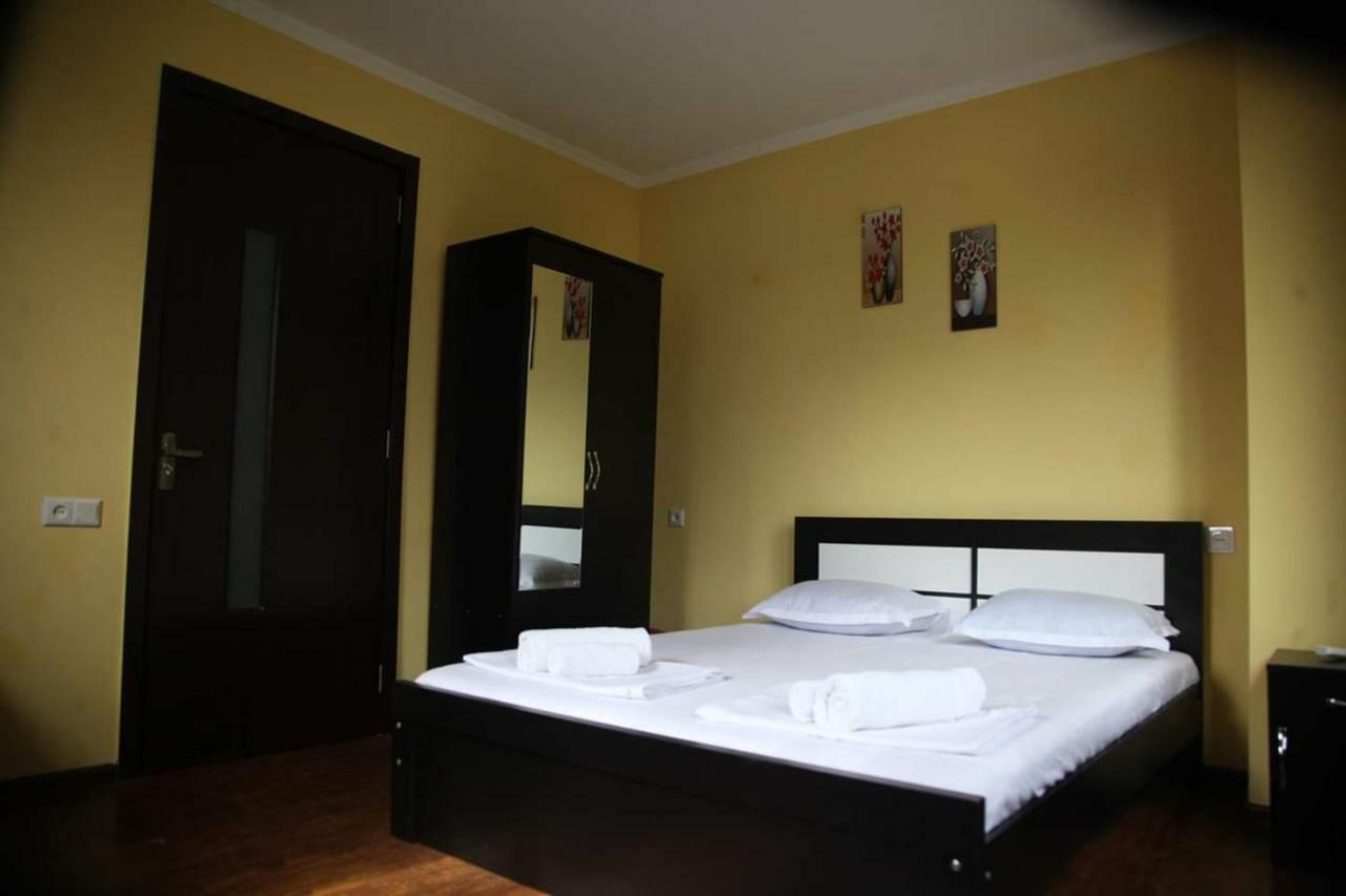 Guesthouse Different Tbilisi Exterior foto